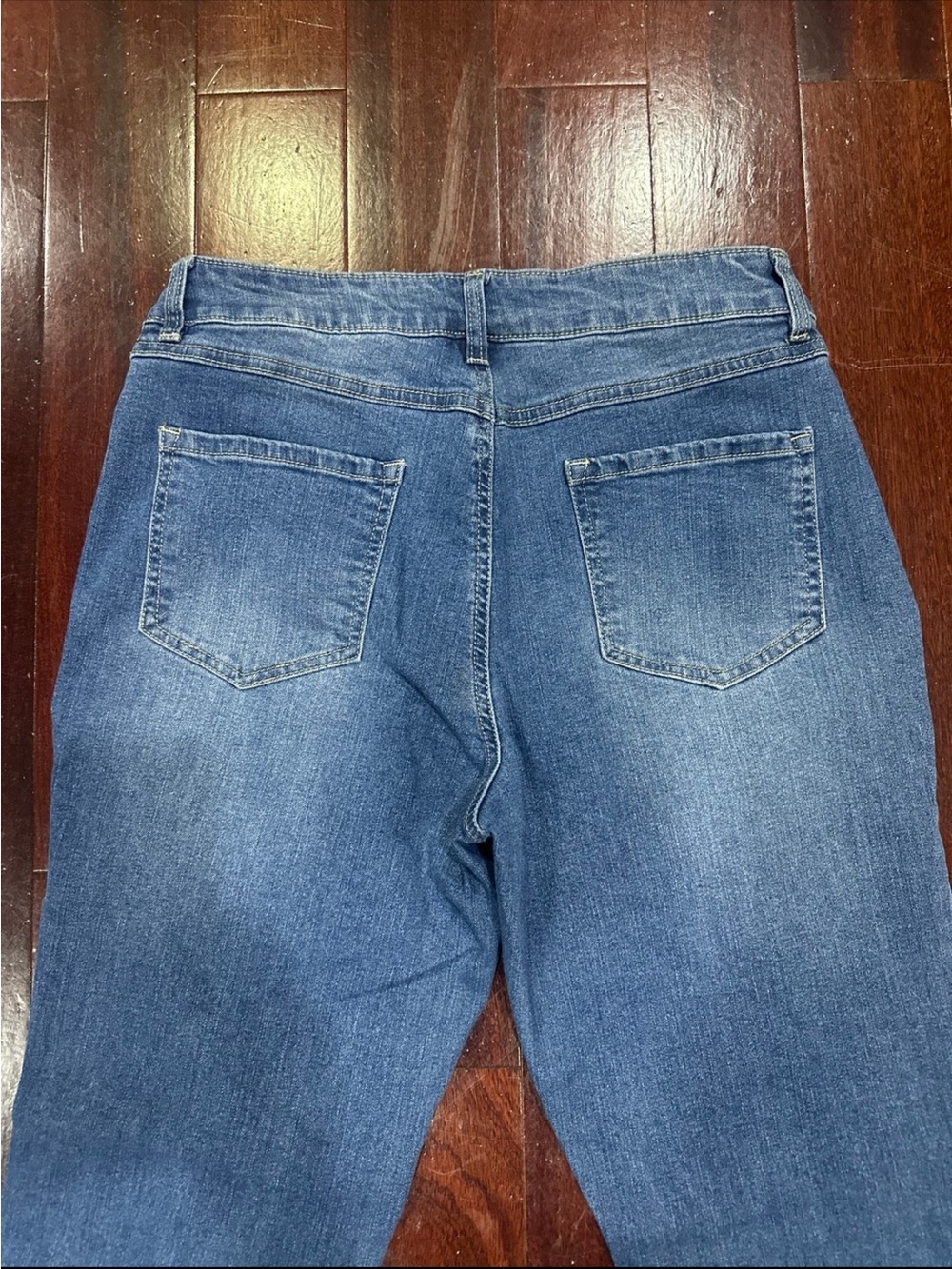 Classic Blue Women's Jeans - d. Jeans - Comfortable Everyday Fit - Picture 4 of 8
